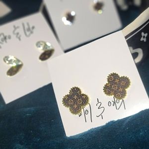 L V leather Swarovski earrings !